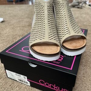 Corkys Wedge Sandal - Gold